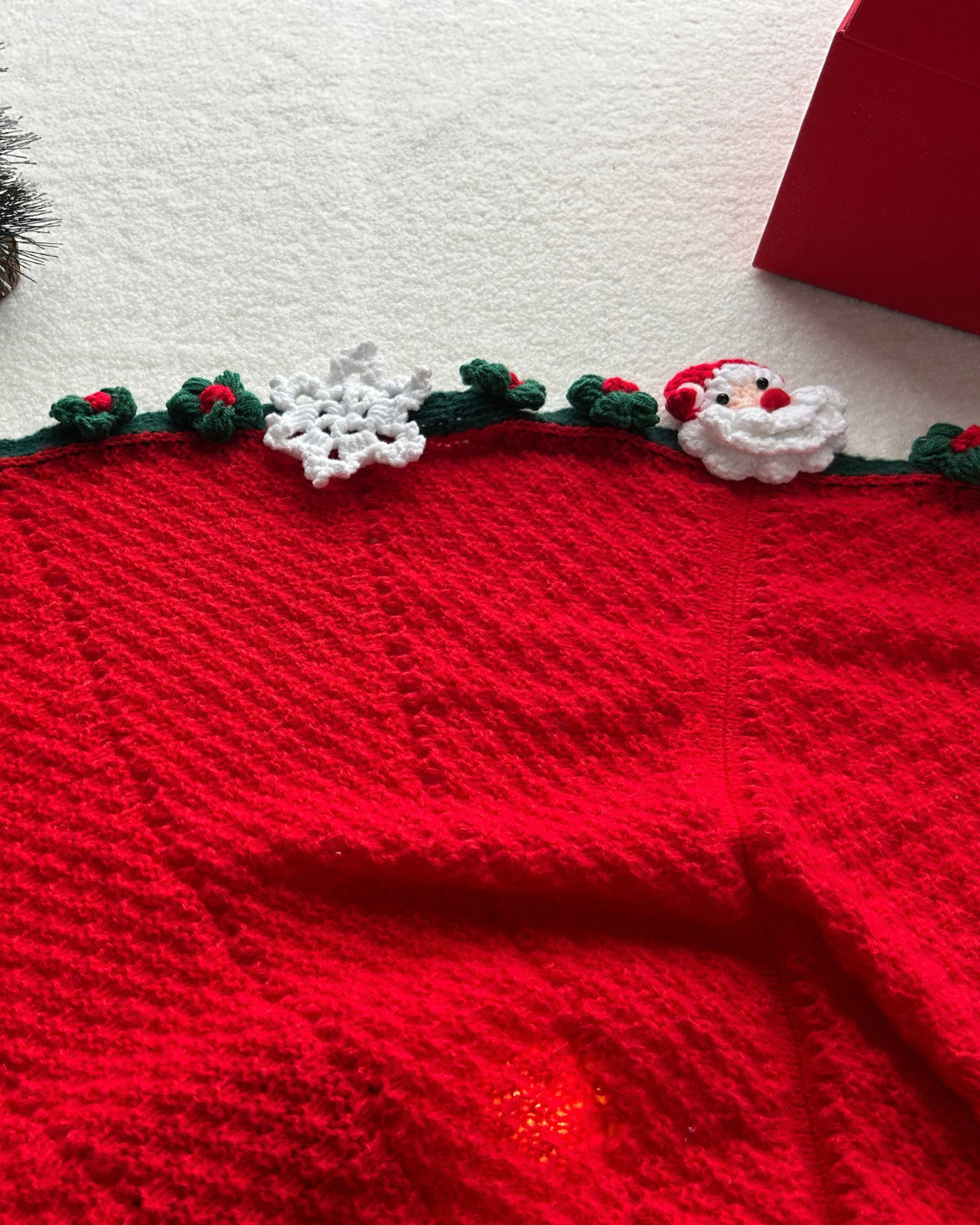 Santa’s Snowfall Crochet Christmas Blanket, 120 cm
