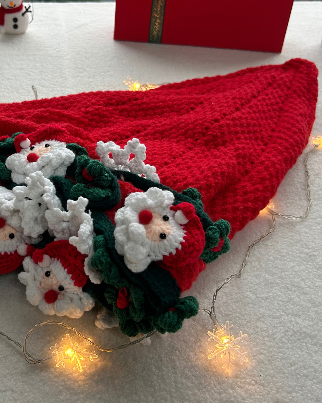 Santa’s Snowfall Crochet Christmas Blanket, 120 cm